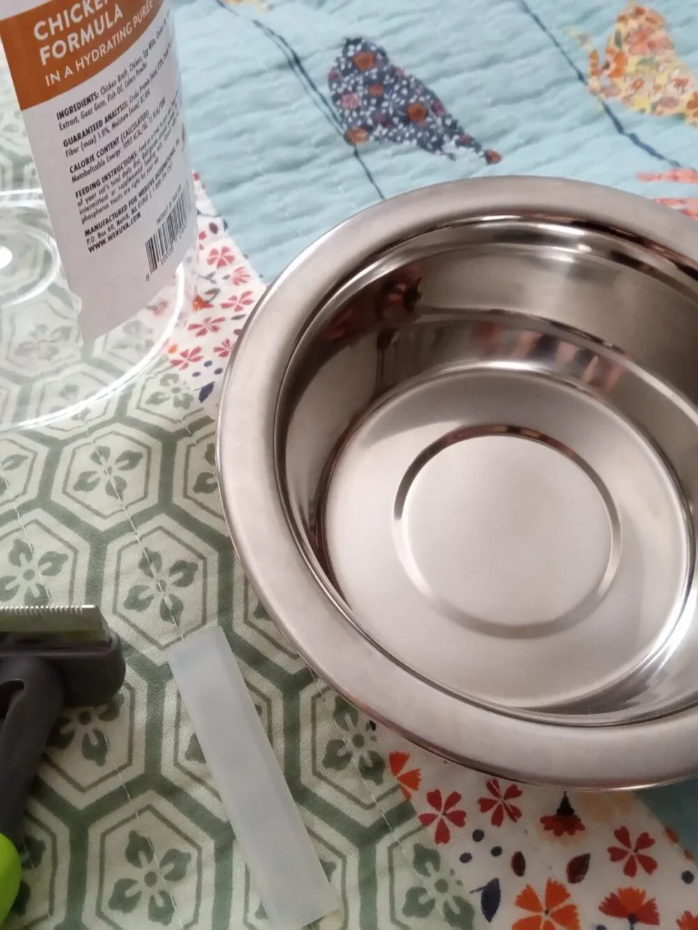 NEVER USED Deshedding Cat & Dog Brush + Stainless steel bowl + treatie jar